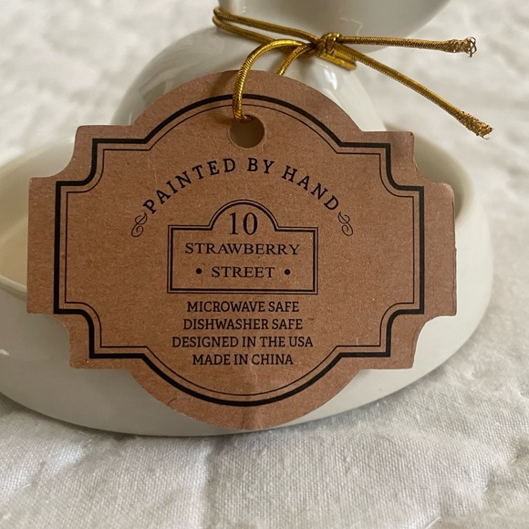 White ceramic pear shaped nested measuring cups. - Picture 3 of 6